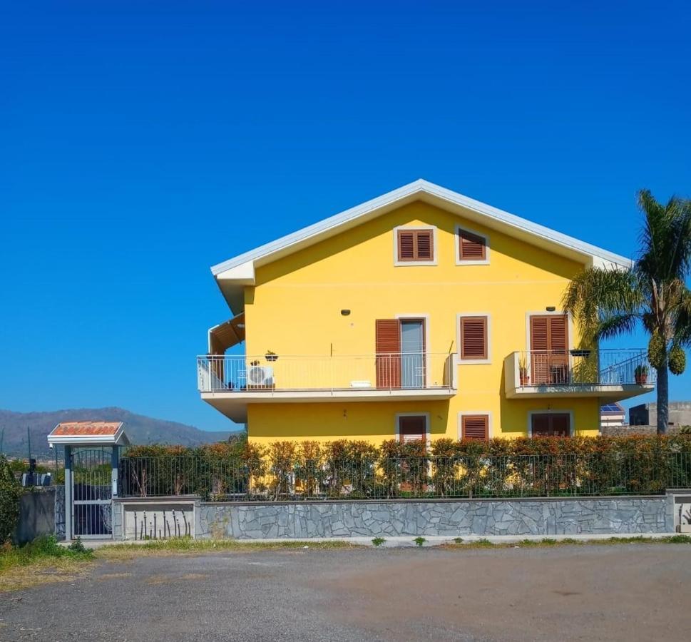 Yellow House Apartamento Fiumefreddo di Sicilia Exterior foto
