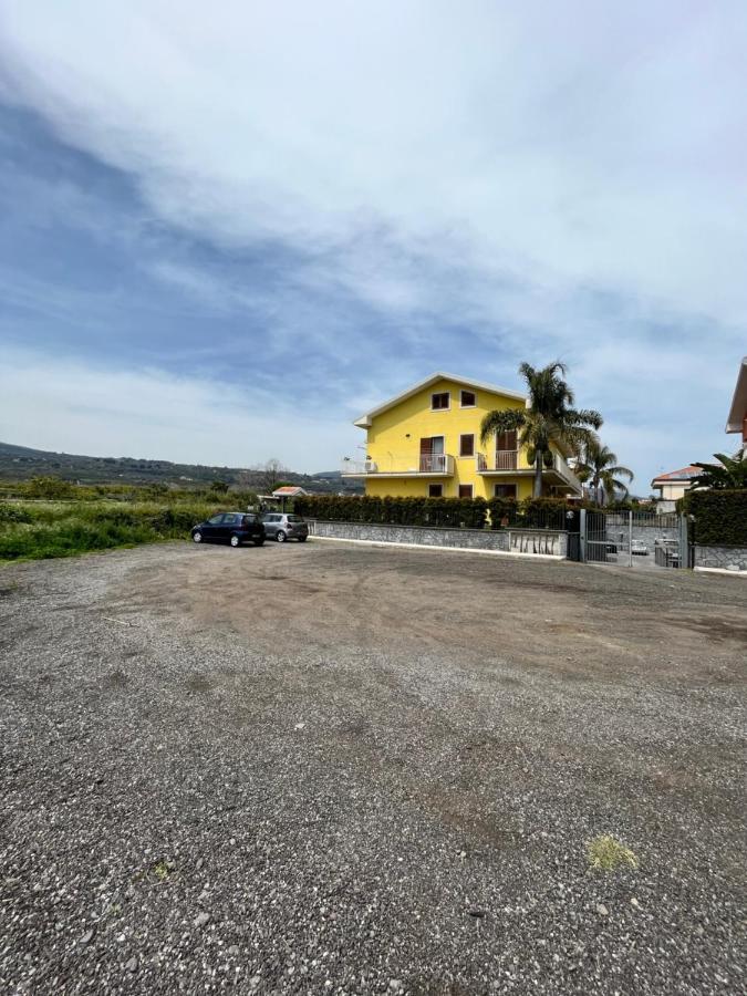Yellow House Apartamento Fiumefreddo di Sicilia Exterior foto